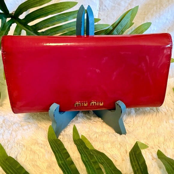MIU MIU Bow Glossy Red Pink Continental Italian Patent Leather Long Snap Wallet - Picture 3 of 16